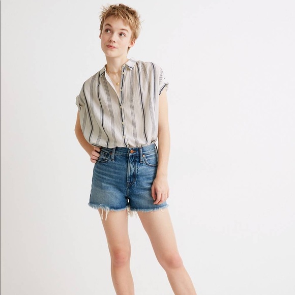 Perfect Jean Short in Bergman Wash - Picture 2 of 6